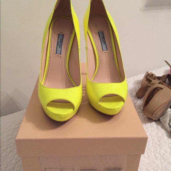 Prada Patent Leather Pumps Bright Yellow - Picture 3 of 7
